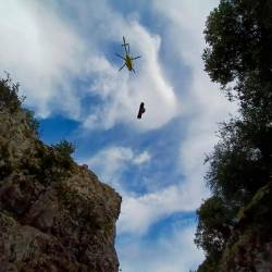 S helikopterjem so ga prepeljali v katinarsko bolnišnico (CNSAS FVG)