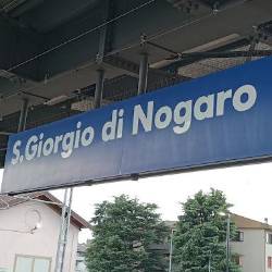 Tabla na železniški postaji
