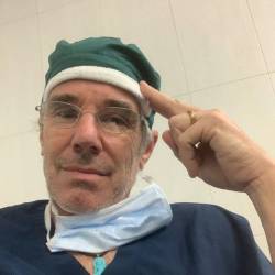 Tomo Potokar, plastični kirurg slovenskih korenin, je specialist za zdravljenje opeklin