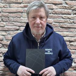 Mermolja s pesniško zbirko Moj papirnat dom