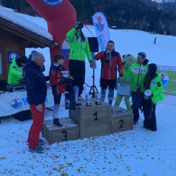 Zmagovalce je nagradil tudi načelnik smučarske komisije ZSŠDI in odbornik Mladine Ennio Bogatez (E.P.)