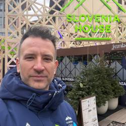 Aljoša Ota pred Slovensko hišo v Cortini (OSEBNI ARHIV)