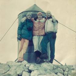 Z leve Andrej Cunja, Adriano Kovačič in Pavel Piščanc na vrhu Triglava pred 40 leti (OSEBNI ARHIV)