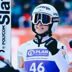 Nika Prevc po današnji zmagi (FIS SKI JUMPING)