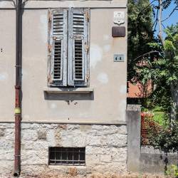 V Ulici Battistig bi obnovili štiri stanovanja (TIBALDI)