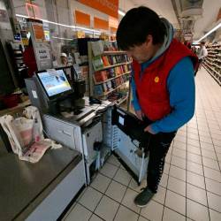 Tatovi so se lotili dveh avtomatskih blagajn in so med drugim poškodovali alarmni sistem (FOTODAMJ@N)