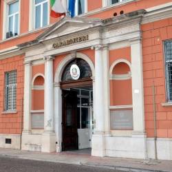 Karabinjerji so aretirali 35-letnega razpečevalca in ovadili pet oseb (KARABINJERJI)