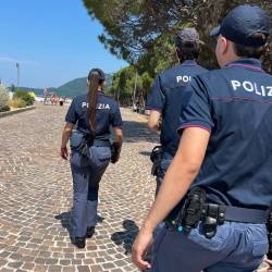 Policistke in policisti opravljajo redne obhode barkovljanske obale, kjer skrbijo za varnost kopalcev