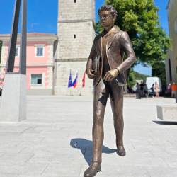 Kip Srečka Kosovela v Sežani (ARHIV)