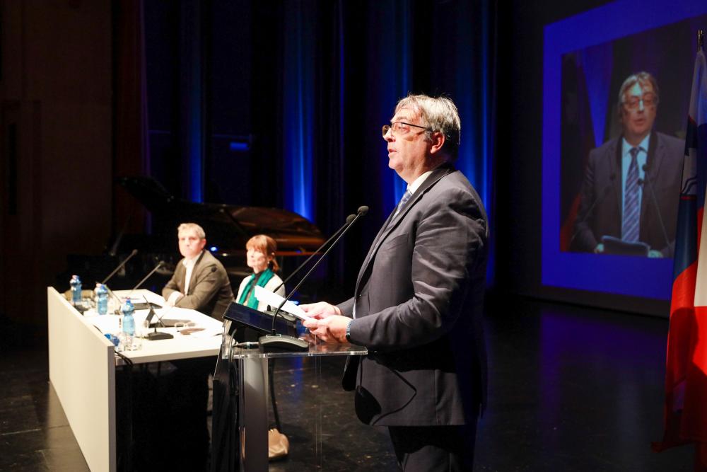 »Ob zvestobi načelom postanemo kristal«