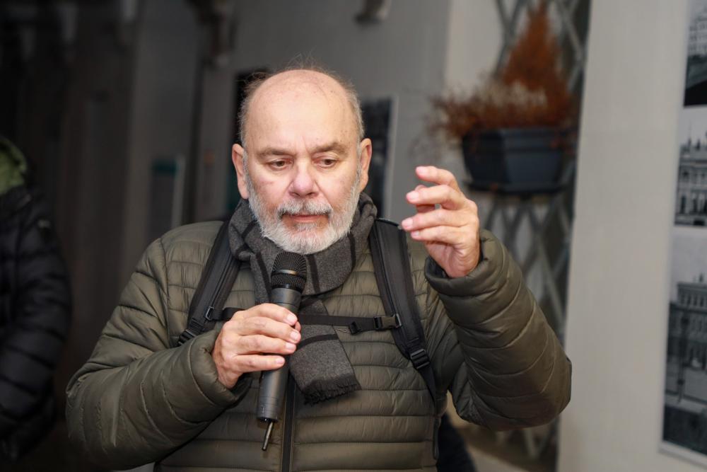 Prodoren opazovalec, vesten kronist