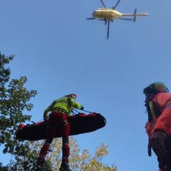V dveh reševalnih akcijah je sodeloval tudi helikopter