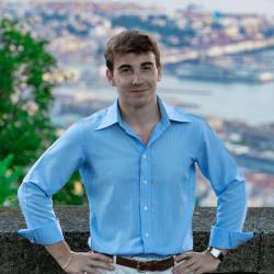 Dejan Ušaj, 21-letnik s Krasa, v filmu igra vlogo sošolca četverice protagonistov