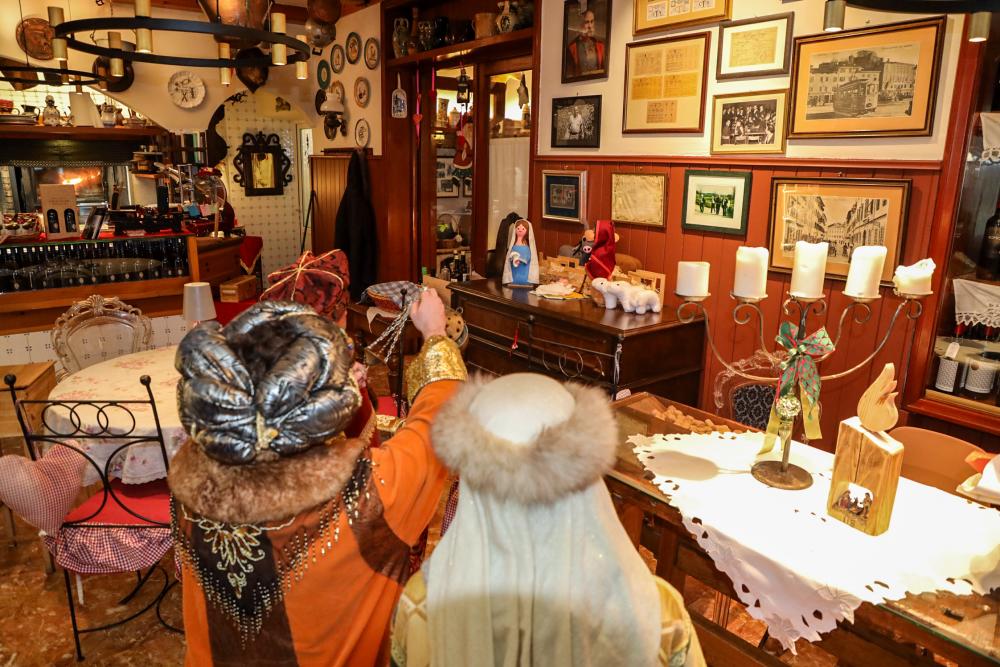 Koledniška pesem odmevala med snežinkami