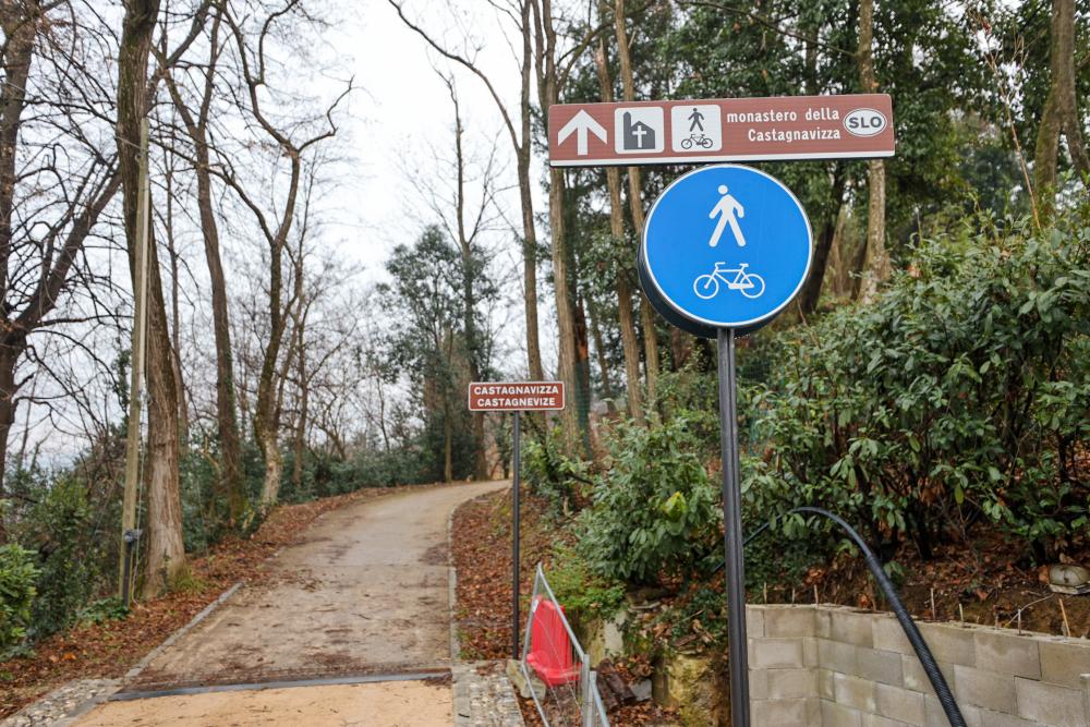 Do samostana na Kostanjevici vodi obnovljena čezmejna pot