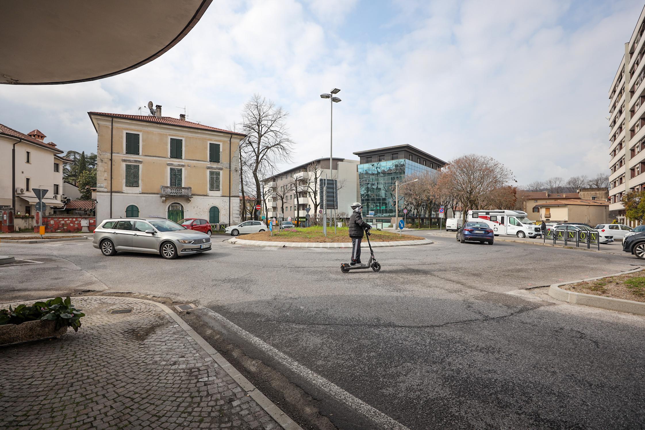 Kmalu še preplastitev prometno obremenjenega krožišča