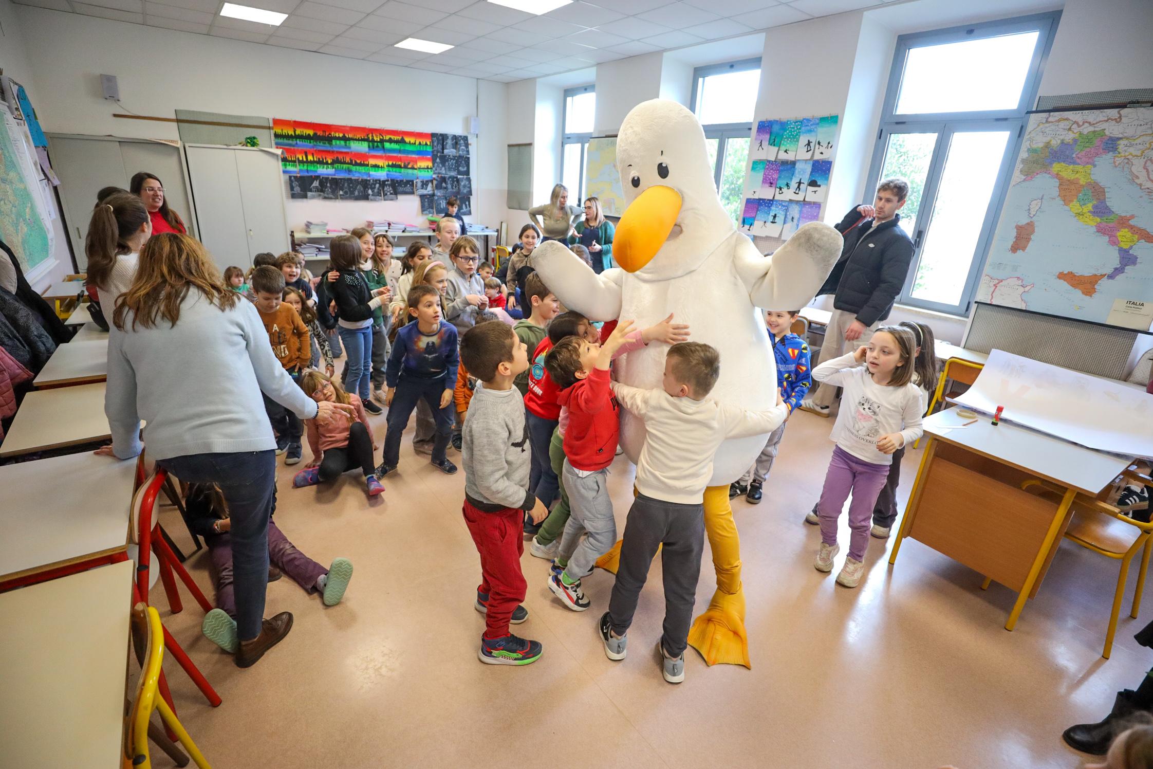 Na krilih gospoda Galeba na šolo dospele nove knjige