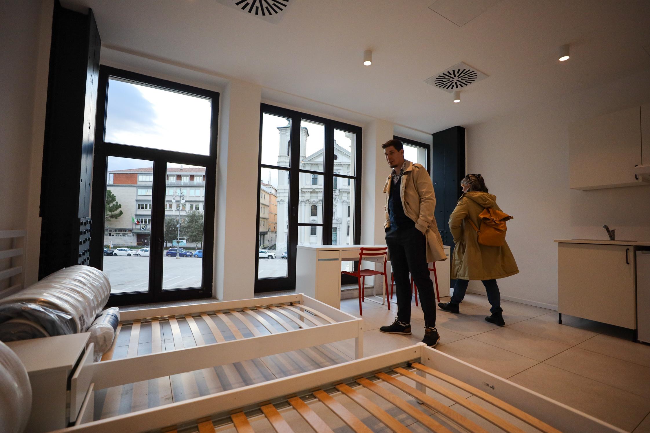 Novogoriška univerza odprla svoj študentski dom sredi Gorice (FOTO)