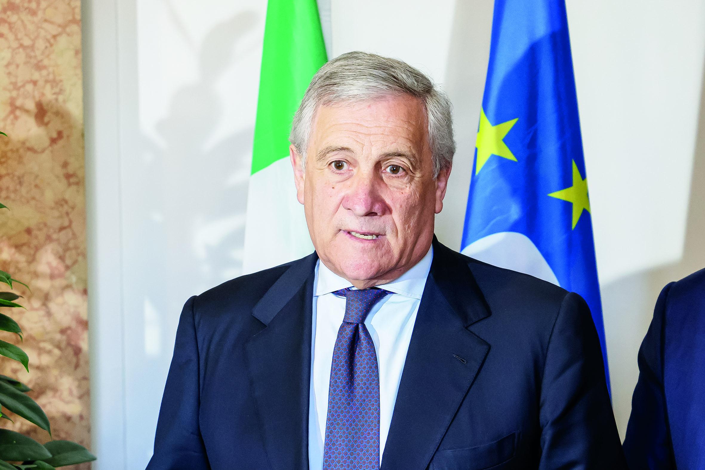 V Trst prihaja minister Tajani