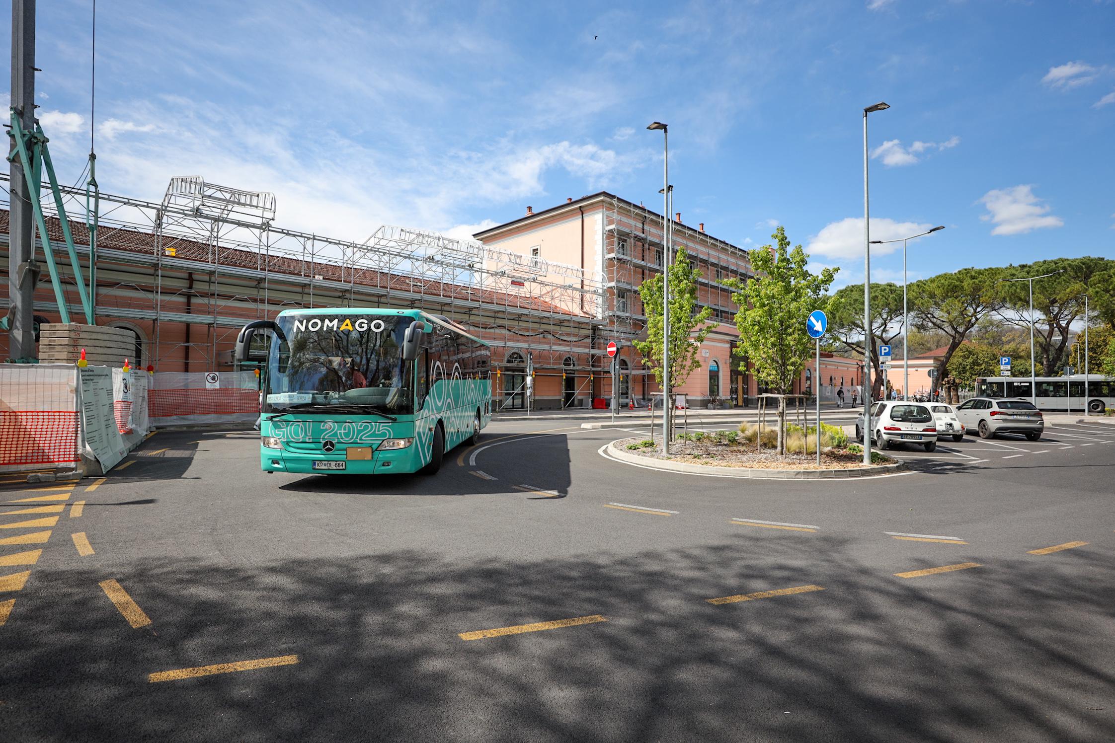 Šoferka nas je vozila med Goricama, sopotniki pa po celem svetu