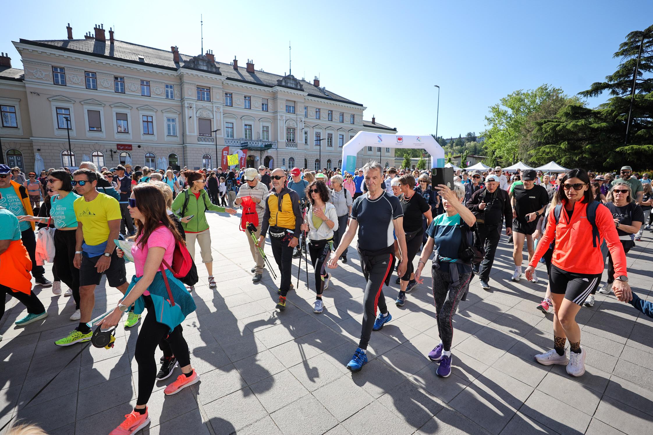 Grofija in pohod poživila mesti