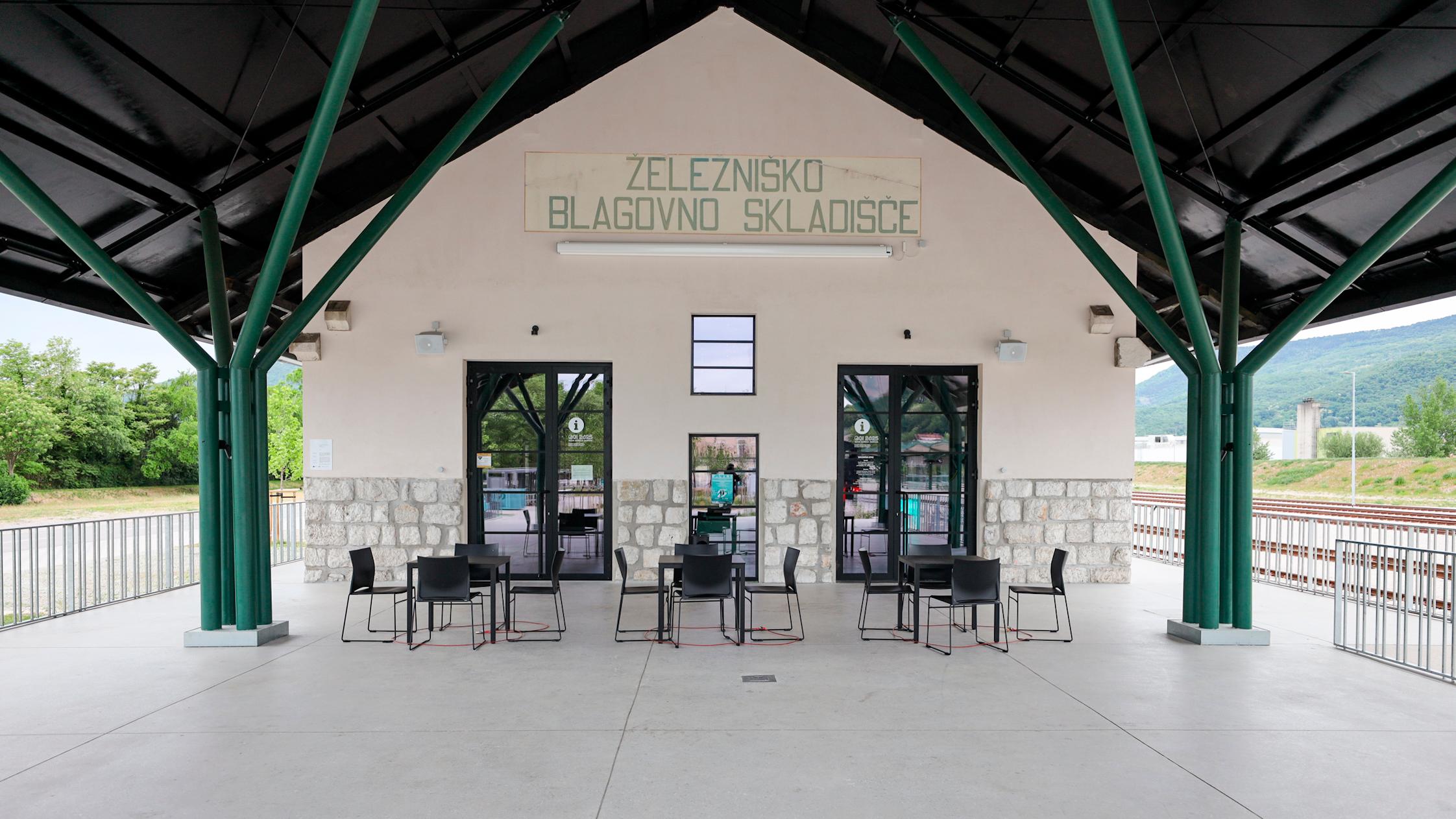 Brezmejna kavarna čaka novega ponudnika