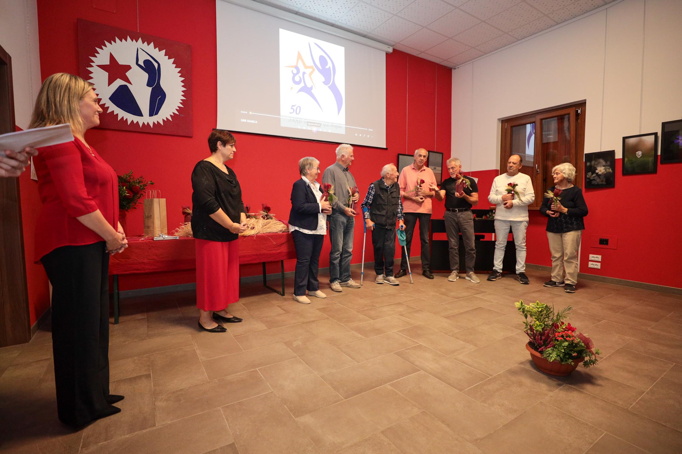 Ne le stavba, živ prostor srečevanja