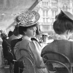 Anonimni fotograf se je otepal poziranja in čakal na pravi trenutek