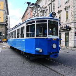 Openski tramvaj na Trgu Dalmazia v Trstu (FOTODAMJ@N)