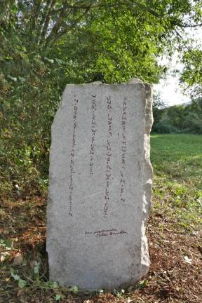 Na skali ob Doberdobskem jezeru Handkejevi verzi in pozdrav