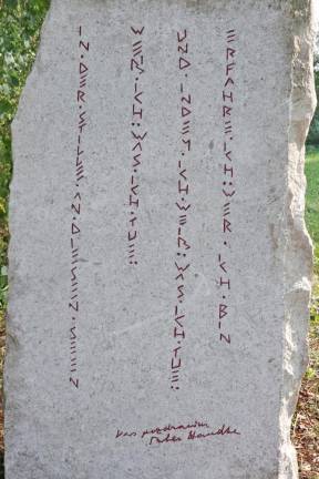 Na skali ob Doberdobskem jezeru Handkejevi verzi in pozdrav