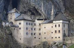 Predjamski grad (WIKIPEDIA)