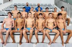 Slovenska vaterpolska reprezentanca U16, Andrea Raffaele tretji z desne v drugi vrsti (ZVDS)