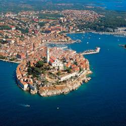 Rovinj je med najbolj priljubljenimi turističnimi destinacijami na Hrvaškem (ARHIV)