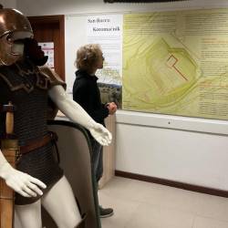 Razstava na treh večjih panojih predstavlja dogodke ob začetku druge histrske vojne