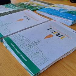 Priročnik je na razpolago v slovenščini in italijanščini