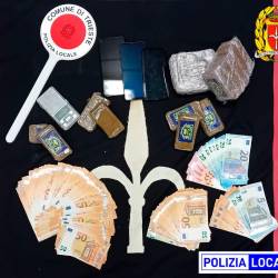 Lokalni policisti so zasegli dva kilograma hašiša (LOKALNA POLICIJA)
