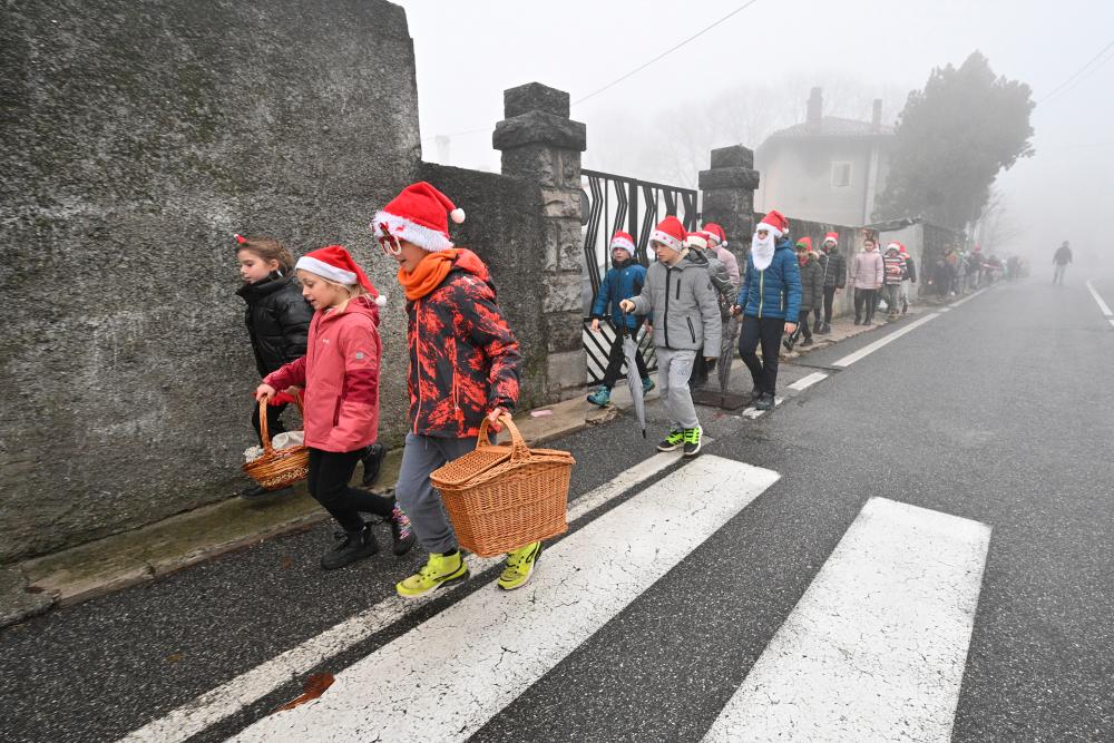 S kolednicami že trideset let razveseljujejo vaščane
