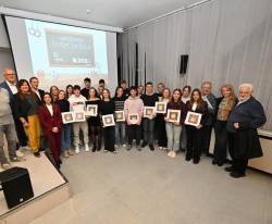 Skupinska fotografija nagrajencev (FOTODAMJ@N)