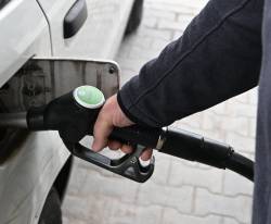 Brez reguliranja cen bi bili naftni derivati občutno dražji