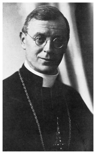 Škof Luigi Fogar