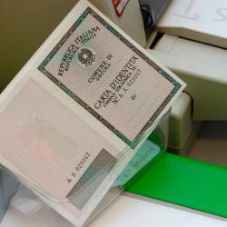 Papirnate osebne izkaznice bodo veljavne do naravnega izteka (ARHIV)