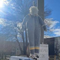 Pri Sv. Ivanu se je na drogu na Trgu Gioberti pojavil obešen Pust