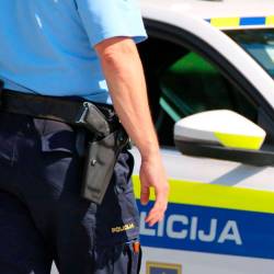 Ob reki Soči zakurili ogenj in izobesili nacistično zastavo