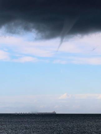 Dopoldne vrtinec, zvečer toča