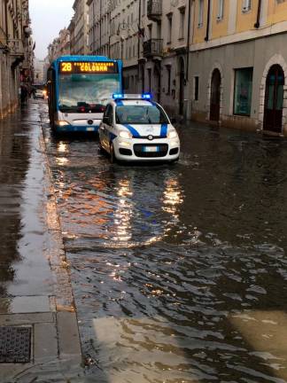 Voda poplavila mestne ulice