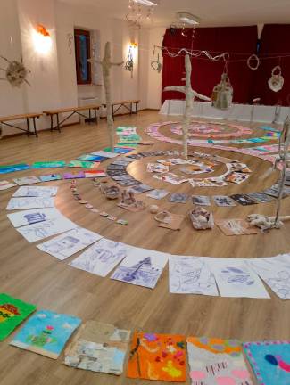 Na valovih in brzicah otroške ustvarjalnosti