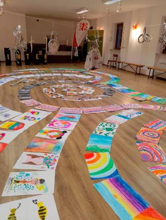 Na valovih in brzicah otroške ustvarjalnosti