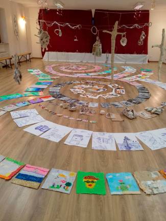 Na valovih in brzicah otroške ustvarjalnosti