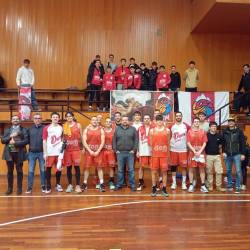 Domovi košarkarji s svojimi zvestimi navijači (FOTO D. A.)